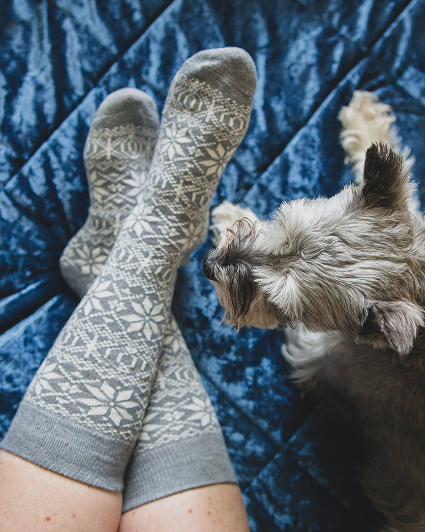 Men's Snowflake Luxuriously Soft Cashmere Blend Crew Socks : Color: Medium Gray Heather