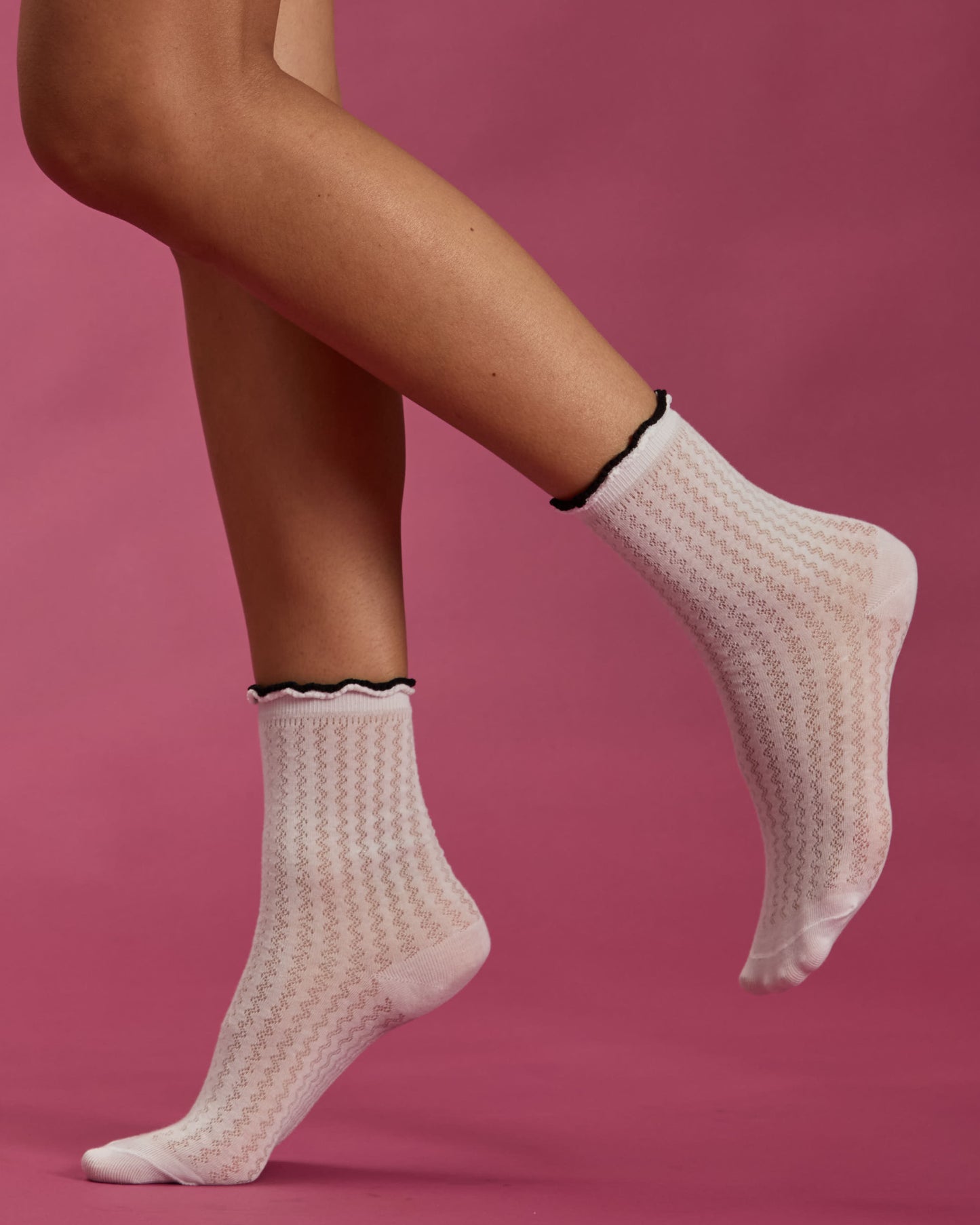 Women's 2-Tone Ruffle-Top Ribbed Fashion Crew Sock