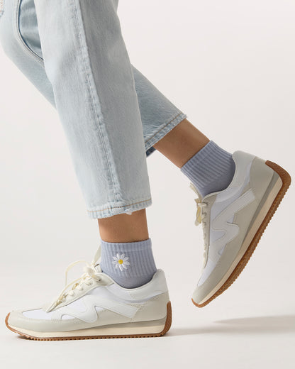 Women's Daisy Embroidery Athletic Quarter Socks : Color: Periwinkle