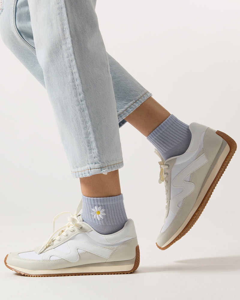 Women's Daisy Embroidery Athletic Quarter Socks