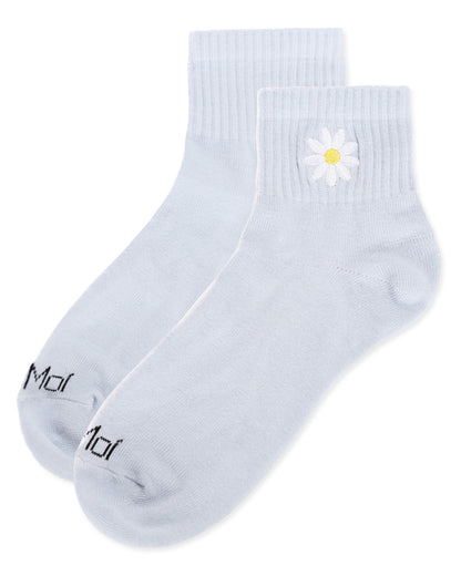 Women's Daisy Embroidery Athletic Quarter Socks : Color: Periwinkle
