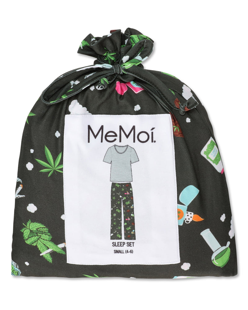 Conjunto de pijama masculino de duas peças com erva daninha em uma bolsa