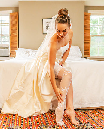 Women's Passion Sheer Control Top Flower Pantyhose : Color: Bianco