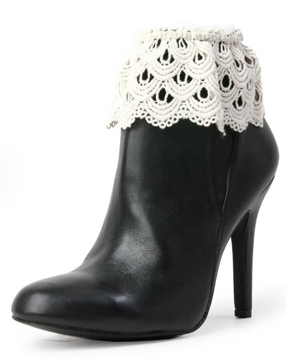 Women's Grazyna Scalloped Lace Boot Toppers : Color: Naturel