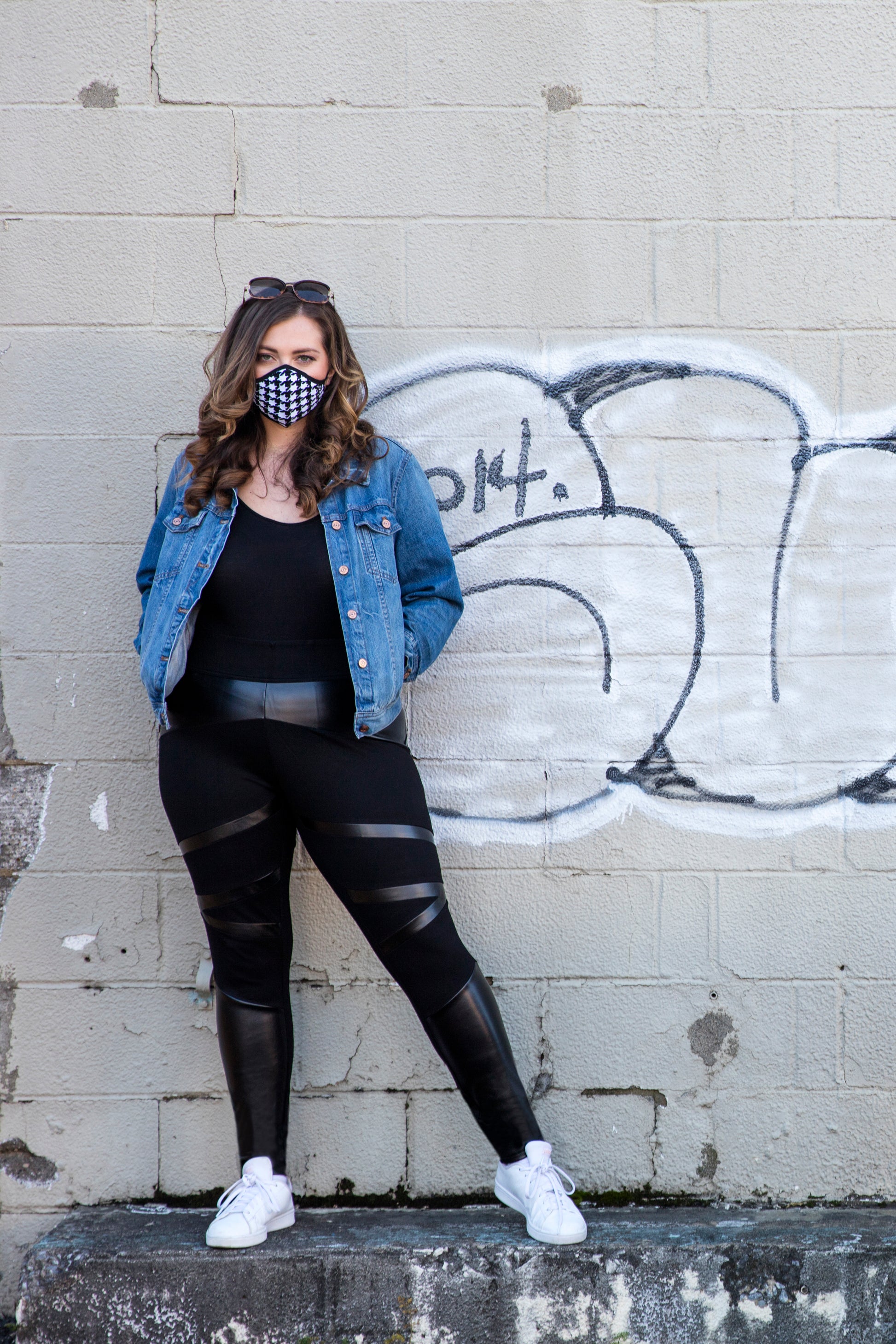 Houndstooth Unisex Face Covering : Color: Black