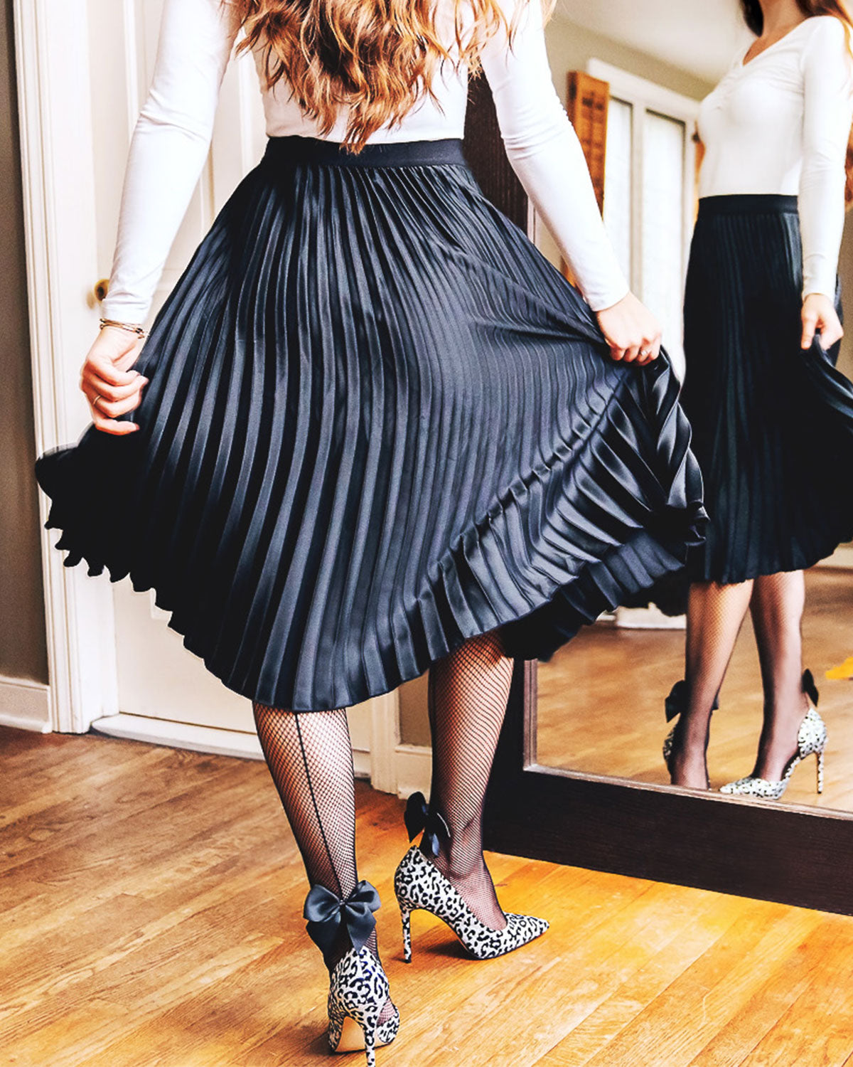 Women's Backseam Bow Nylon Fishnet Tights : Color: Black