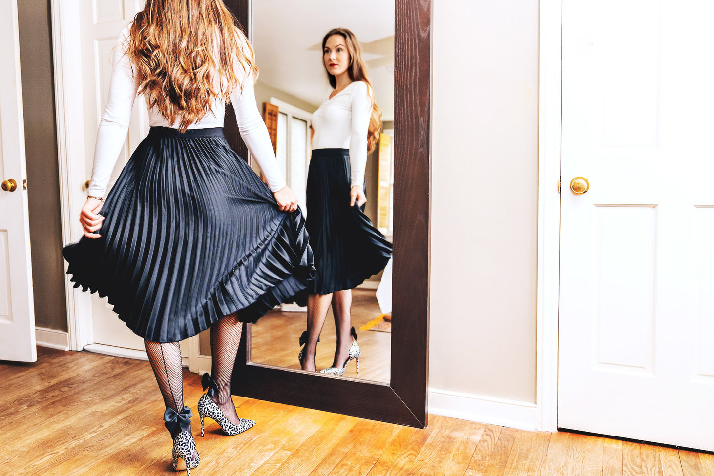 Women's Backseam Bow Nylon Fishnet Tights : Color: Black