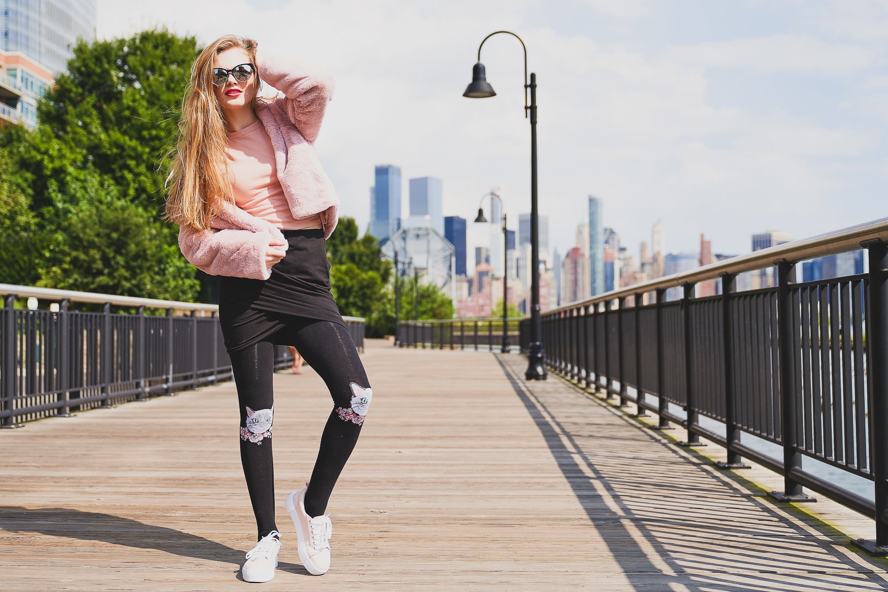 Cat Face Design Sweater Tights : Color: Black