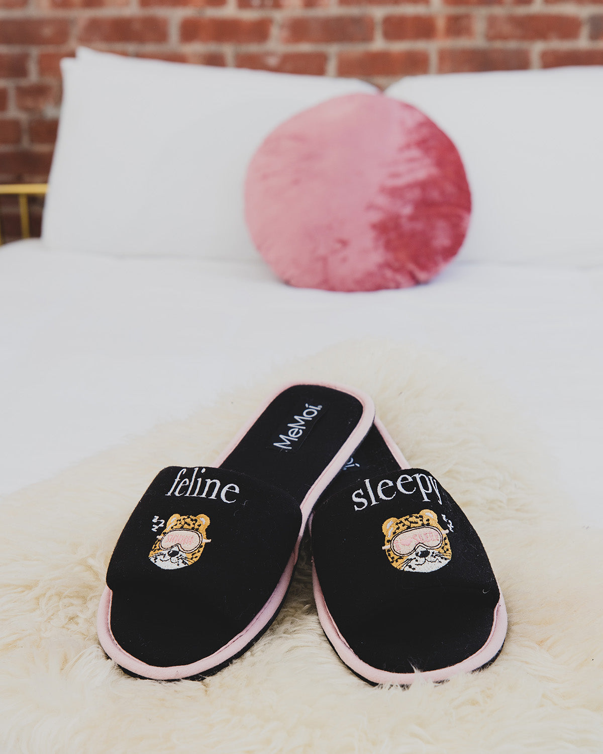 Feline Sleepy Open-Toe Slippers : Color: Black